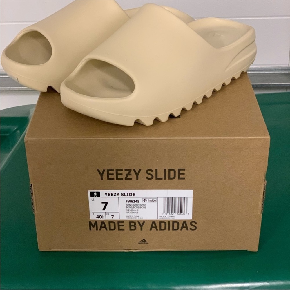 Yeezy slides bone white Mens size 7